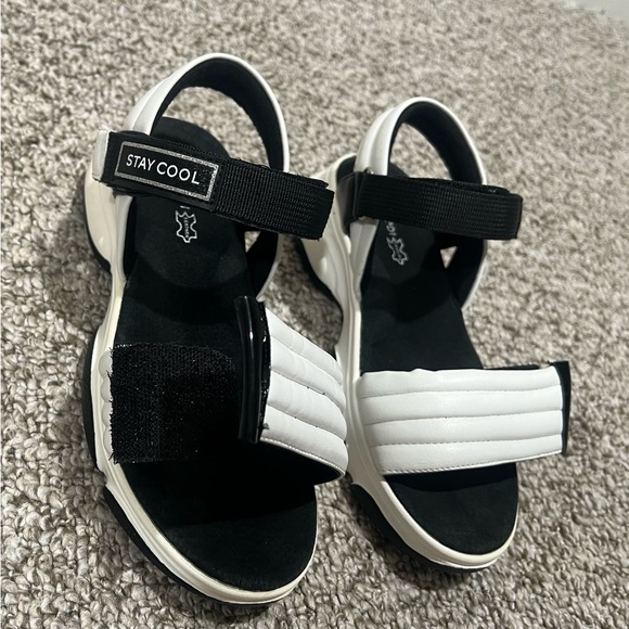 Kids Sport Sandals White Black Adjustable Strap Lightweight Size 2 - Picture 5 of 9